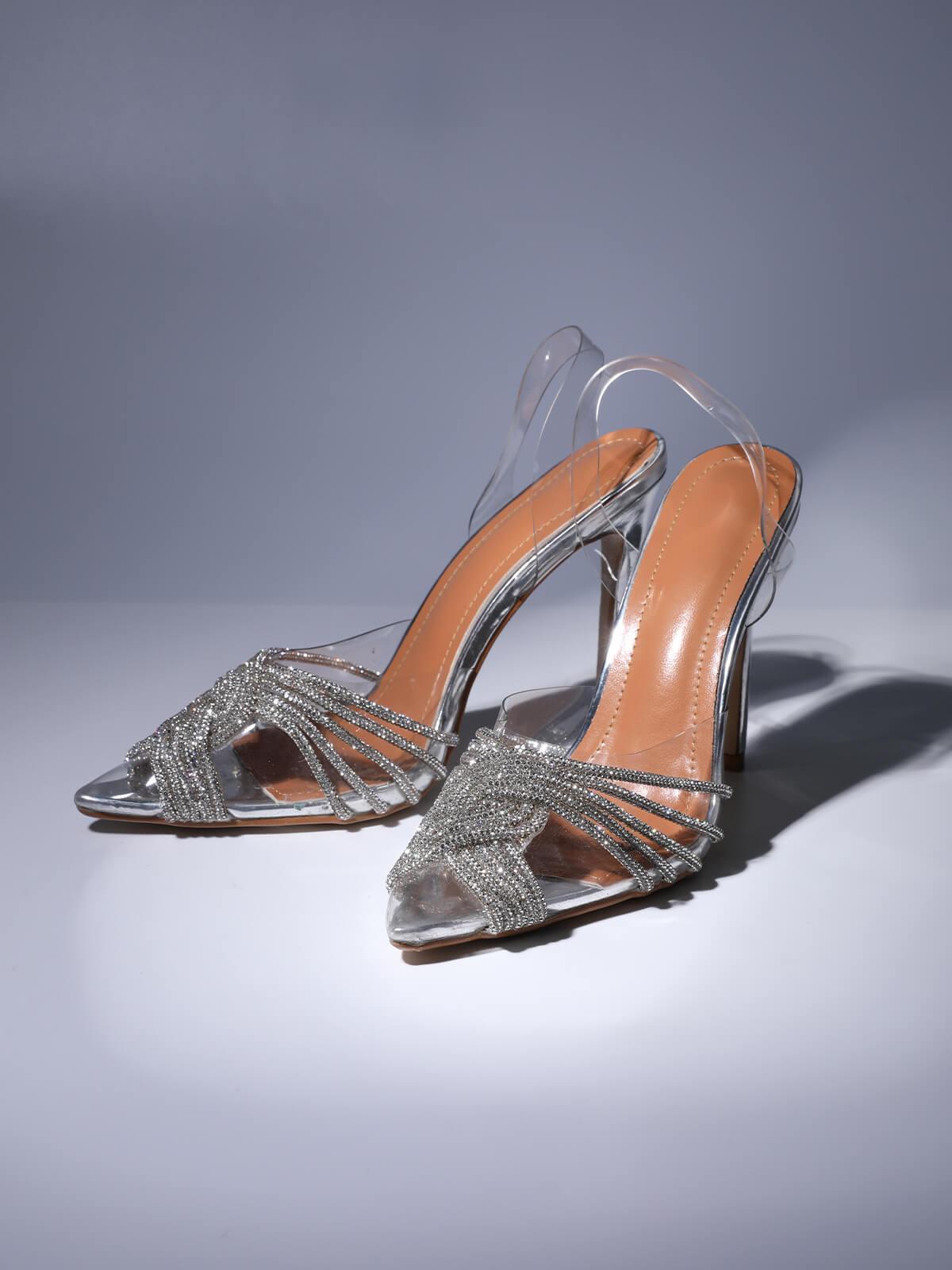 Sandalias adornadas con cristales en color plateado