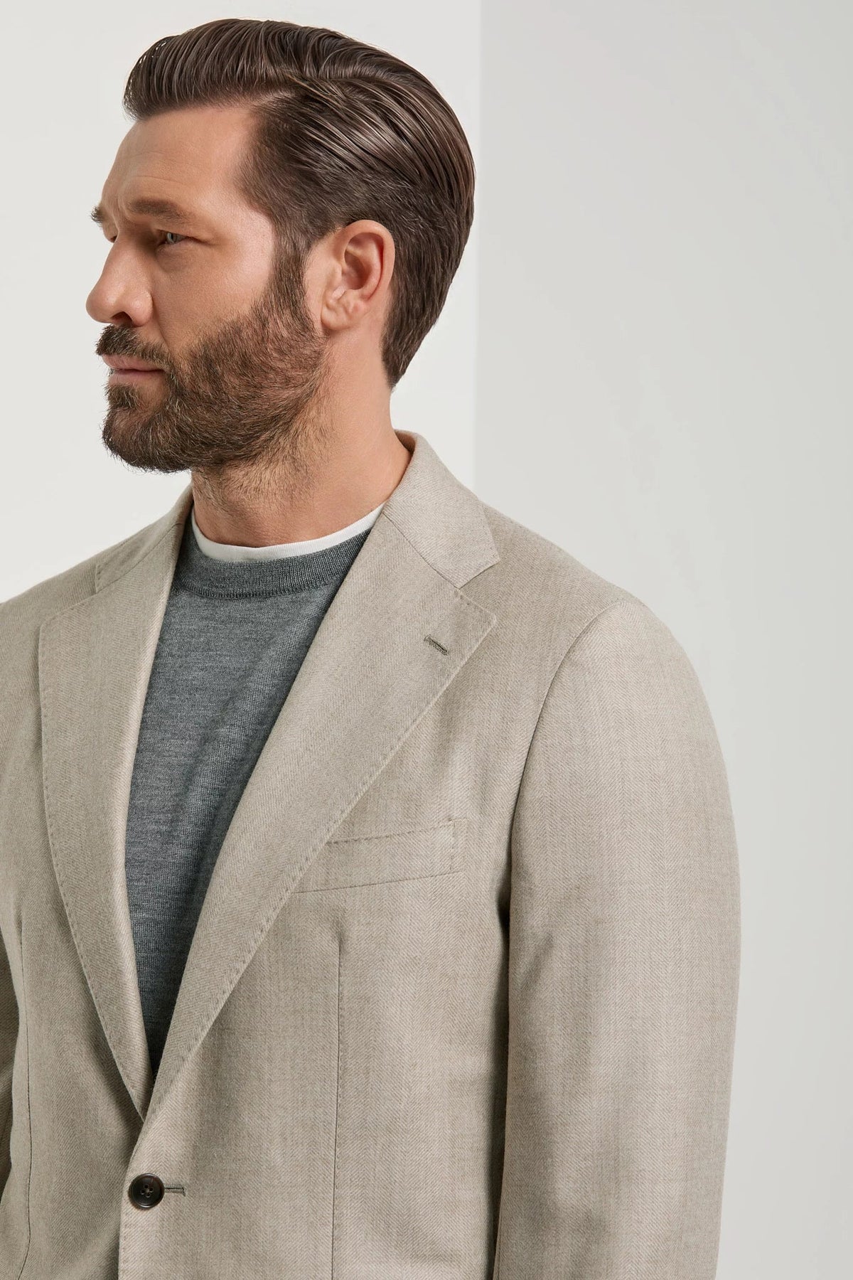 Traje beige de espiga