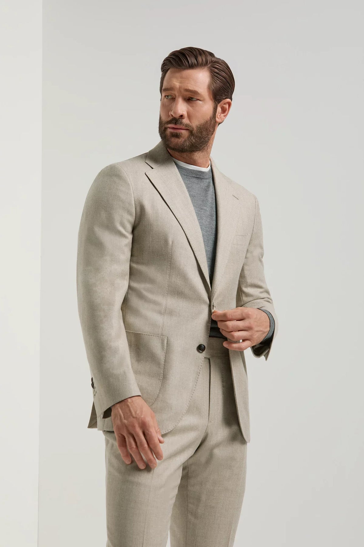 Traje beige de espiga