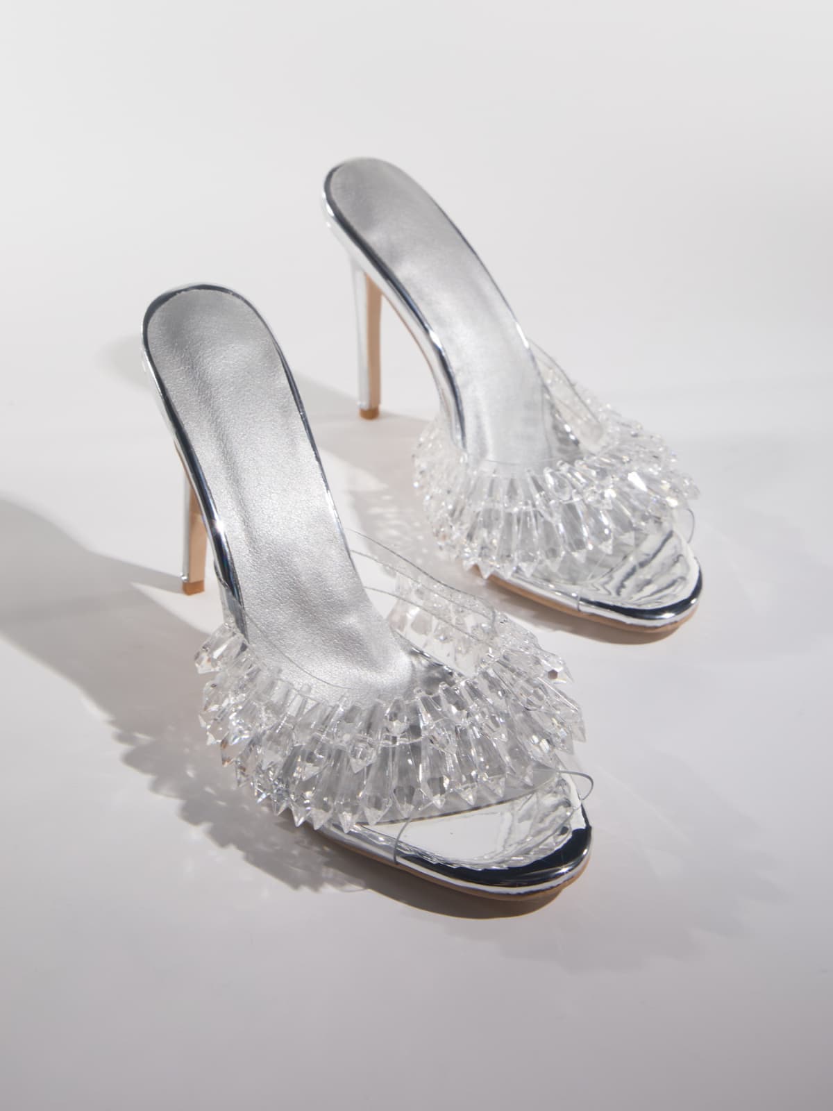 Zapatillas con flecos de cristal