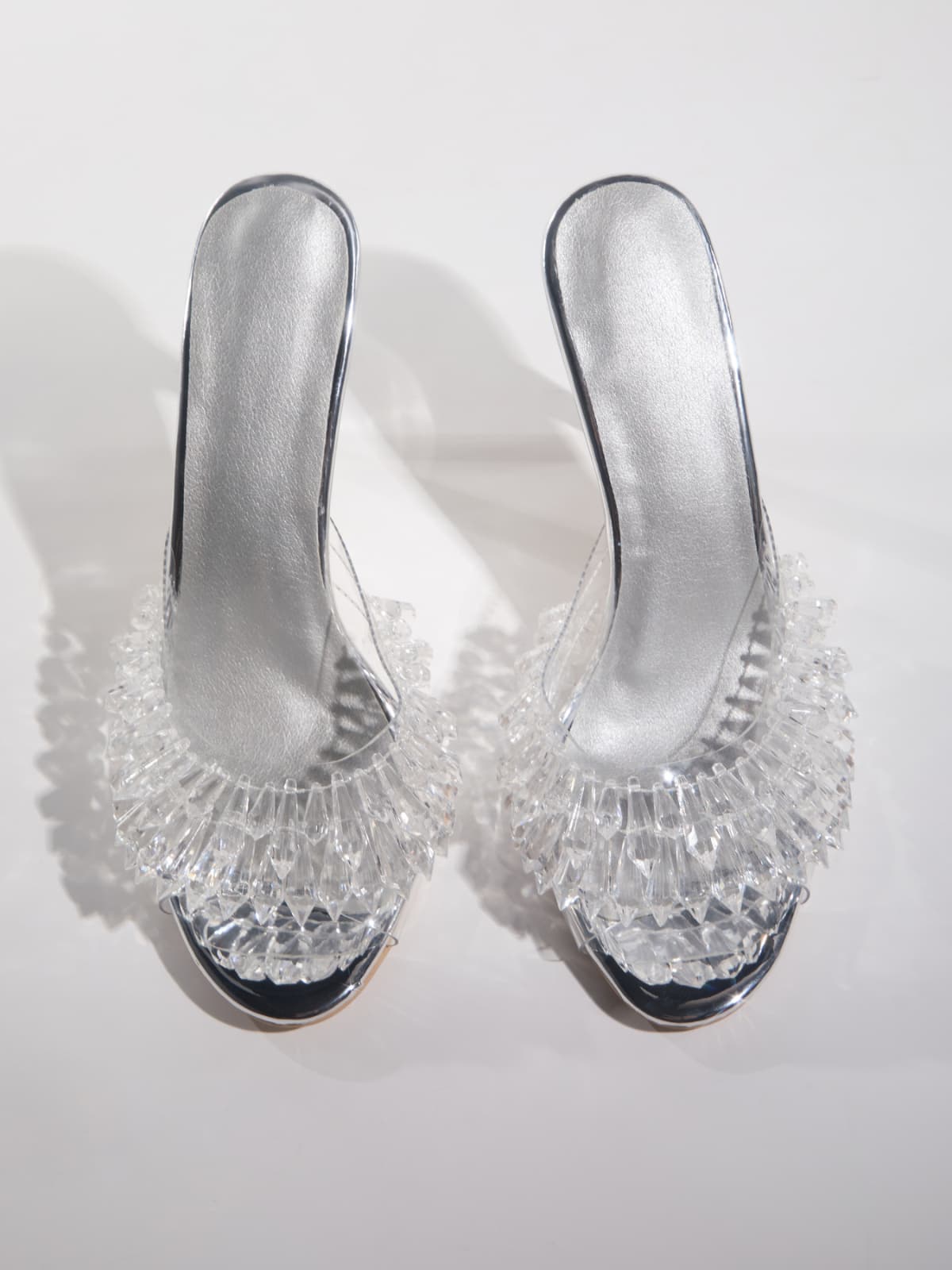 Zapatillas con flecos de cristal