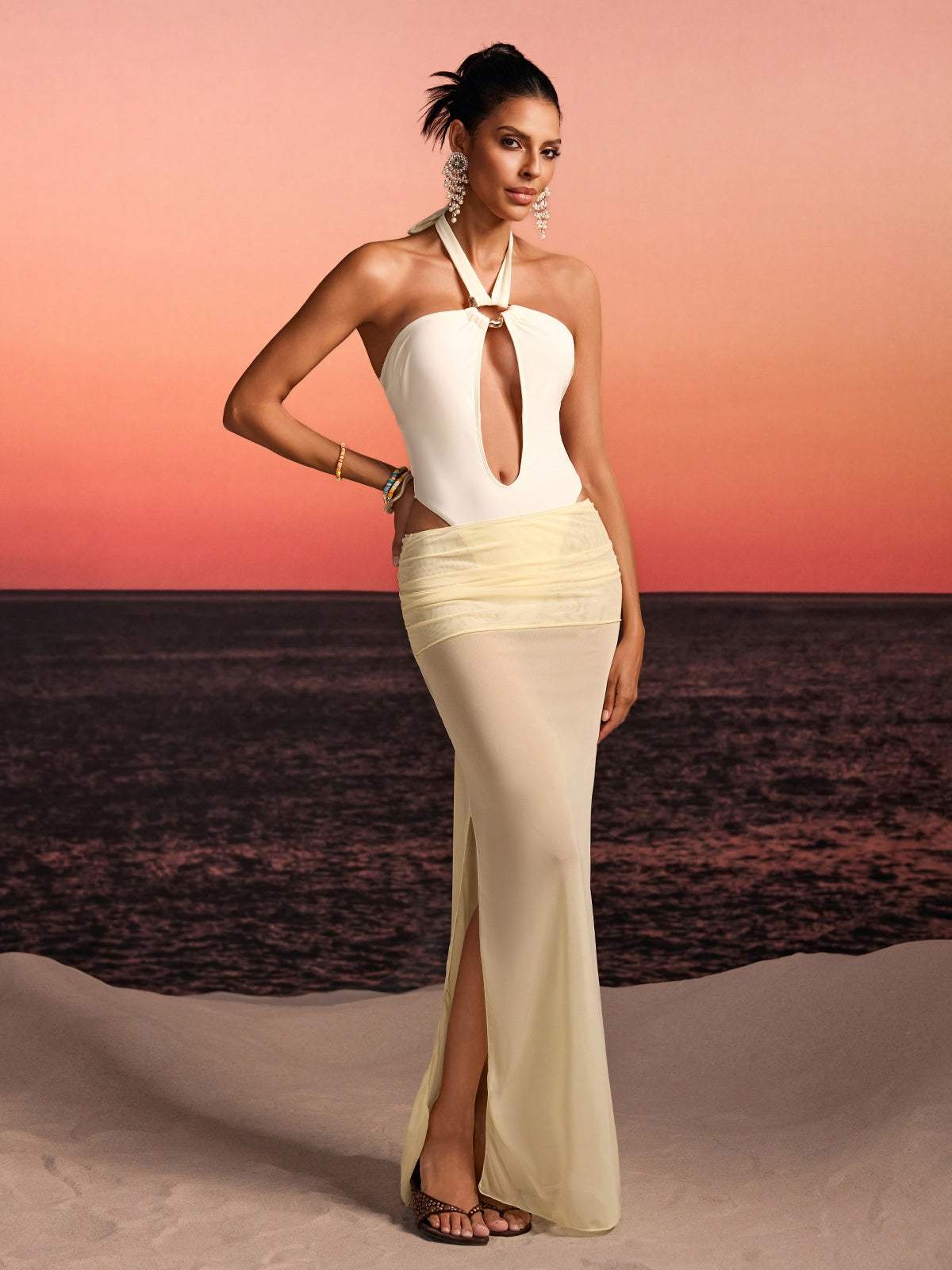Conjunto de dos piezas con cuello halter y aberturas
