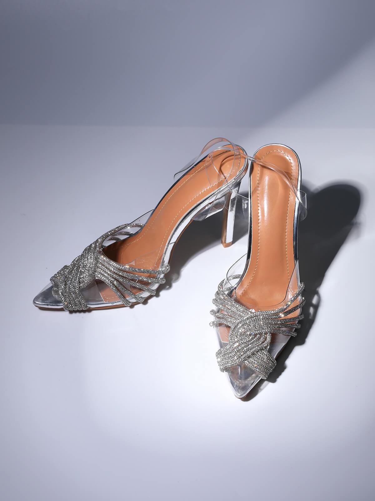 Sandalias adornadas con cristales en color plateado