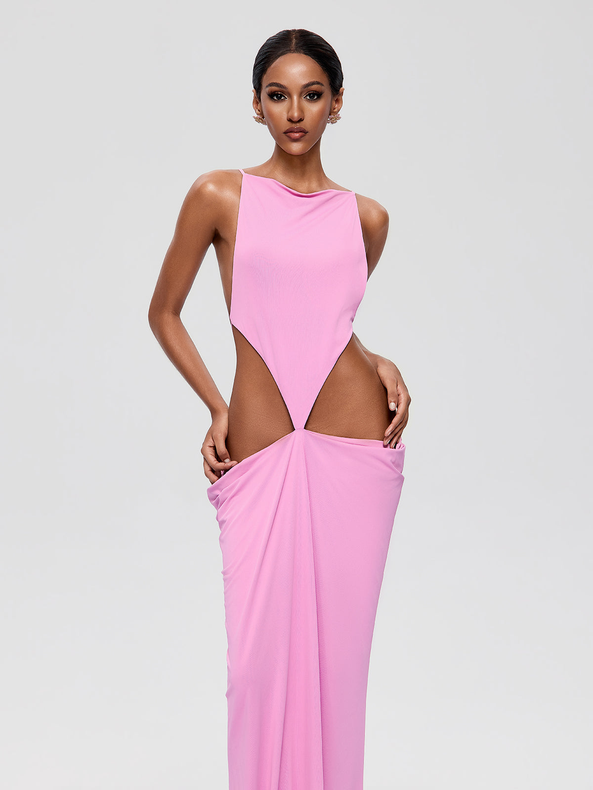 Maxivestido drapeado Norvalen rosa con espalda descubierta y aberturas