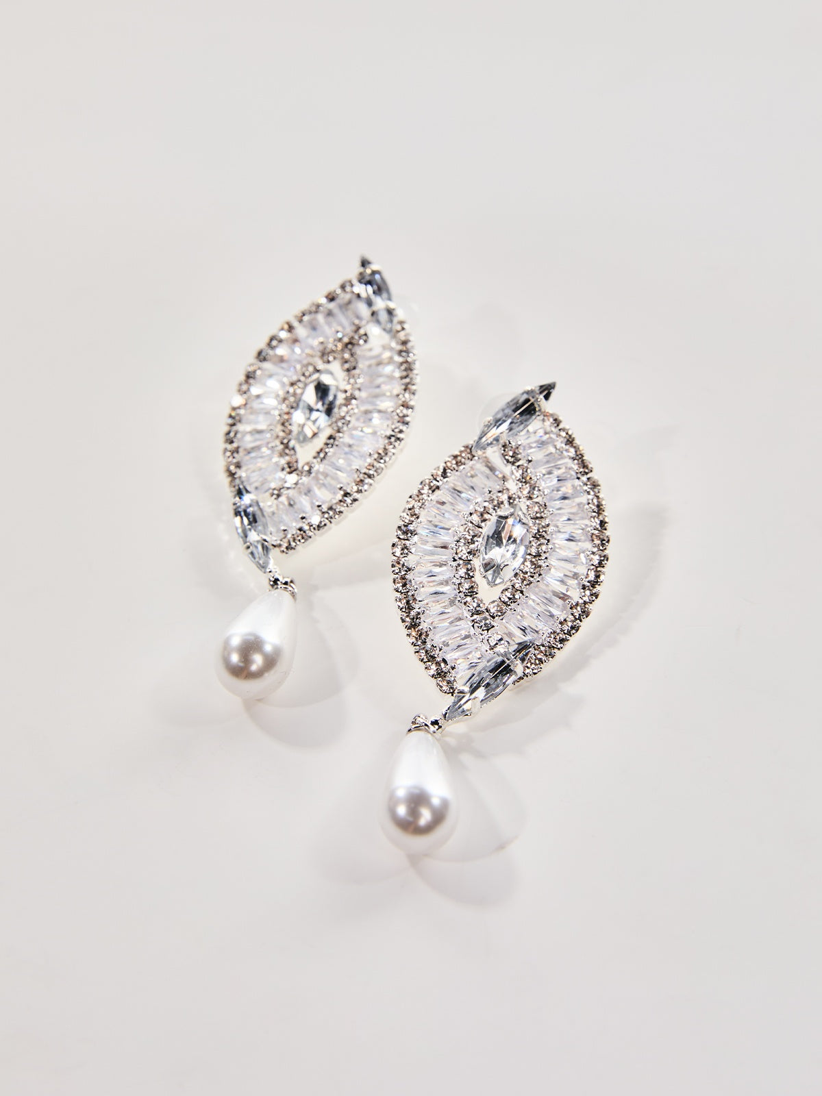 Pendientes de perlas y pedrería Oaelix