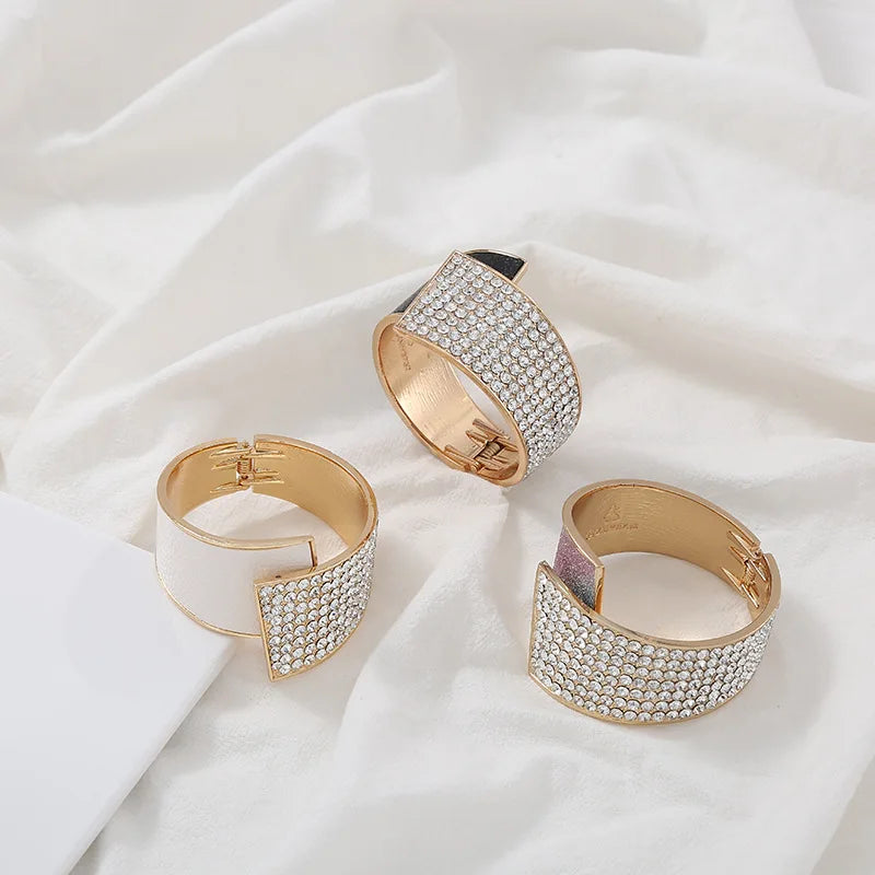 Pulsera elegante y sofisticada, con circonitas completas
