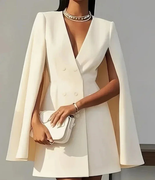 Vestido corto con mangas capa y escote en V
