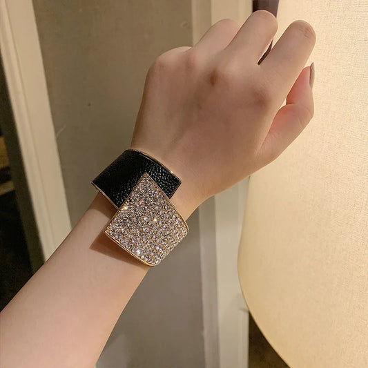 Pulsera elegante y sofisticada, con circonitas completas