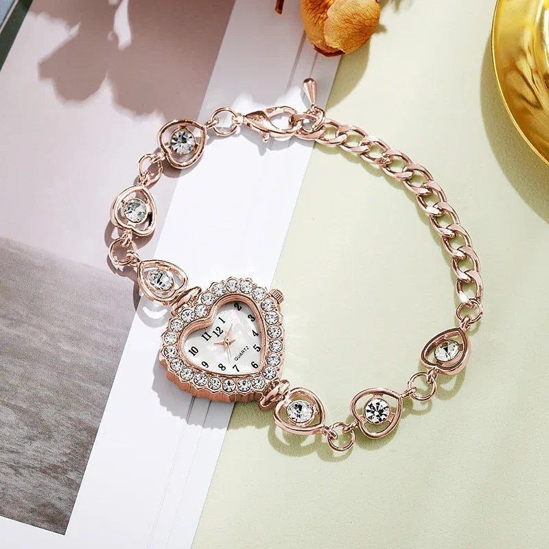 Reloj Pulsera de Mujer con Diamantes Artificiales y Esfera en Forma de Corazón