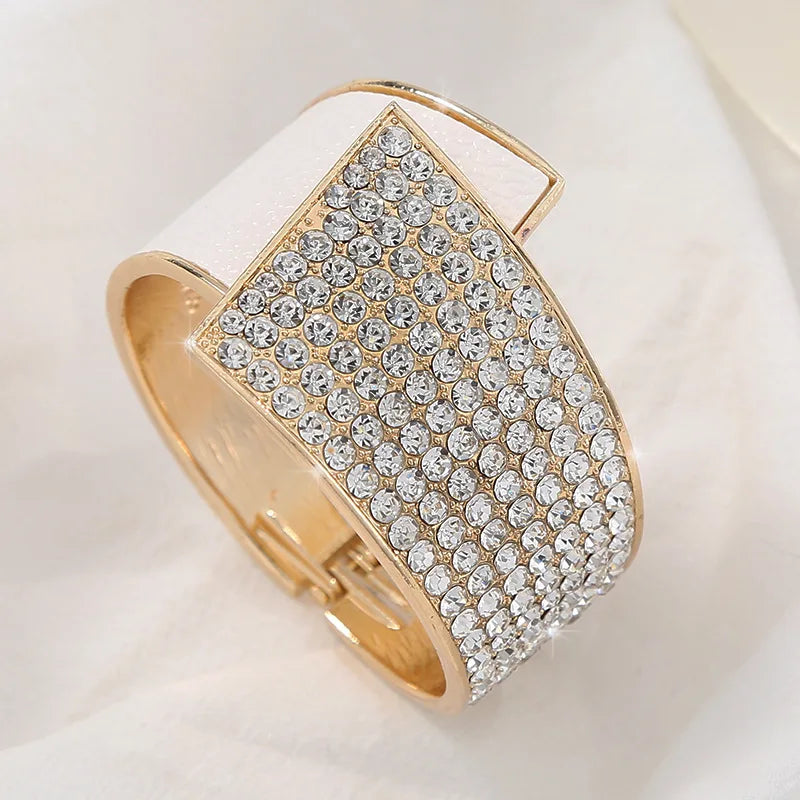 Pulsera elegante y sofisticada, con circonitas completas