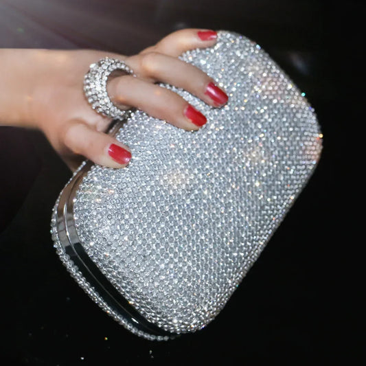 Clutch de noche con diamantes y cadena ideal para bodas y fiestas