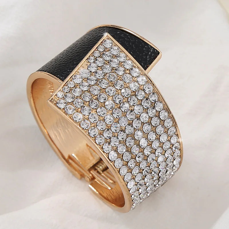 Pulsera elegante y sofisticada, con circonitas completas