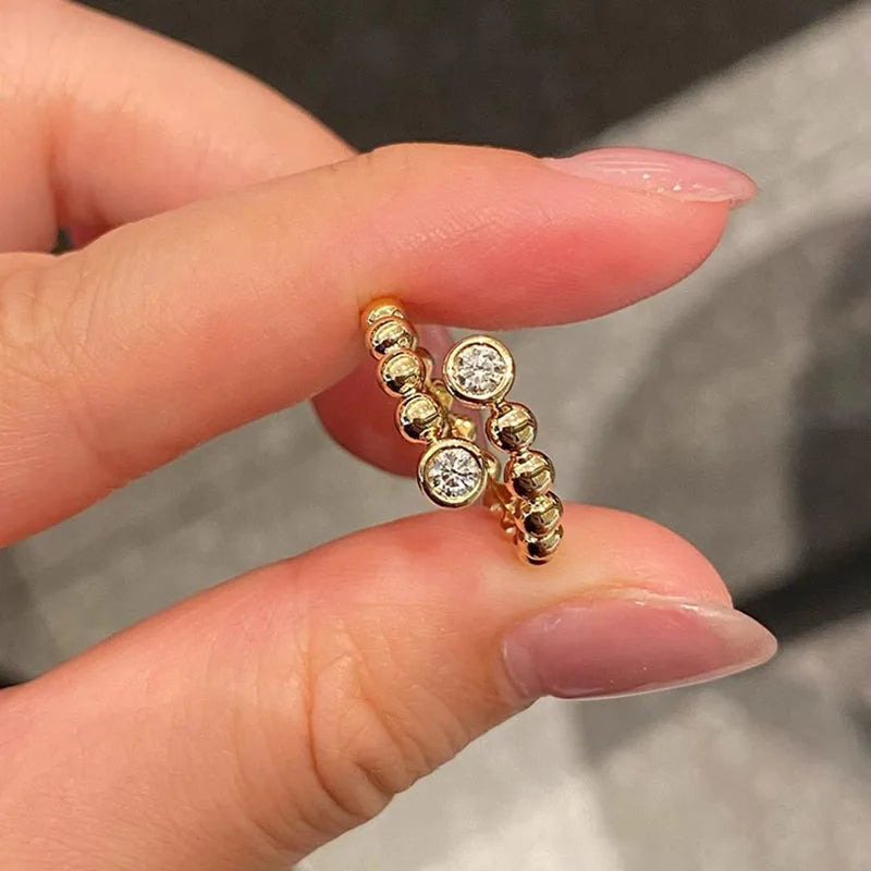 Anillo de Moda con Perlas Doradas y Zircones · Joya Tendencia para Mujer