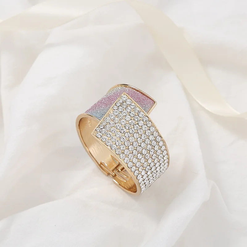 Pulsera elegante y sofisticada, con circonitas completas