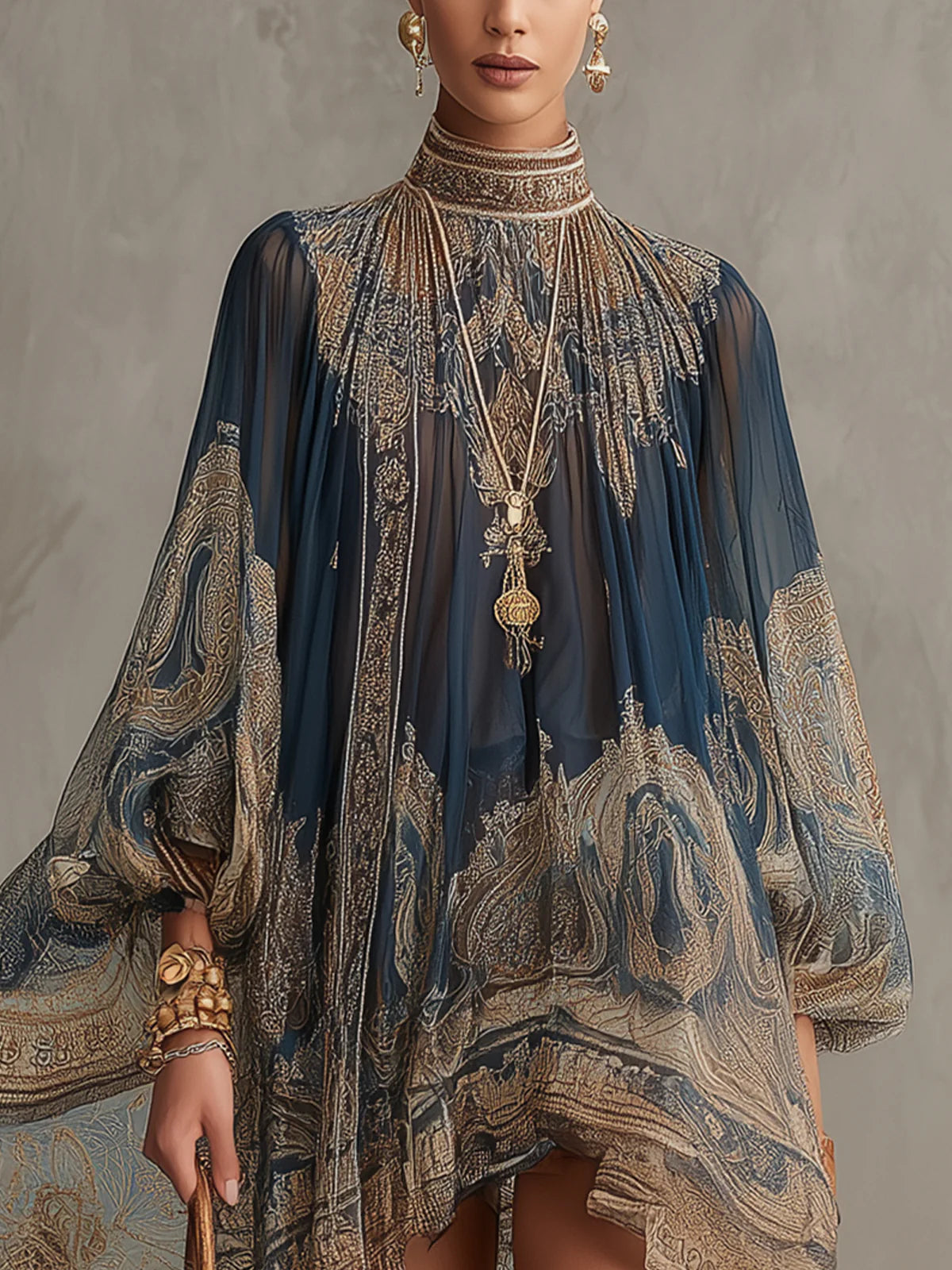 Minivestido de gasa asimétrico de cuello alto con estampado barroco en azul marino